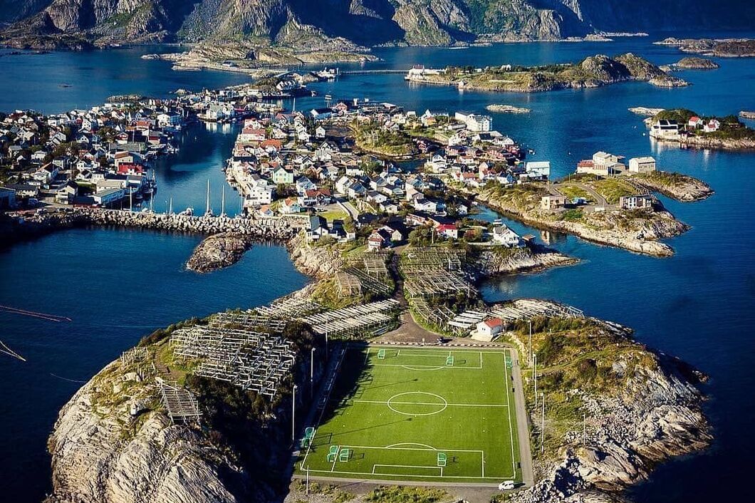 Henningsvaer